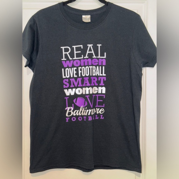 Gildan Tops - Baltimore Ravens Women’s Medium TShirt
